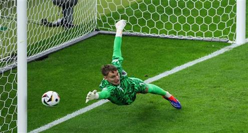 تسديدة رائعة من أردا جولر لكن القائم ينقذ هولندا