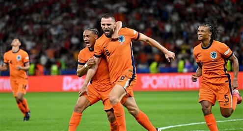 هدف هولندا الأول أمام تركيا ( ستيفان دي فريج )