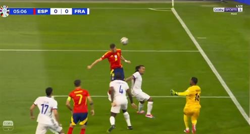 رأسية خطيرة من فابيان رويز أمام فرنسا