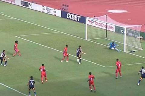 وسام أبو علي يهدر هدف محقق أمام ستاد أبيدجان في اول دقيقة