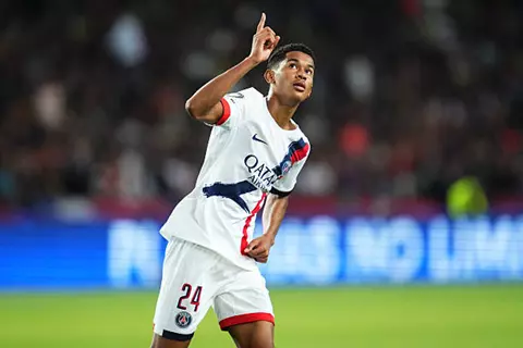 هدف باريس سان جيرمان الأول أمام برشلونة (مايولو)