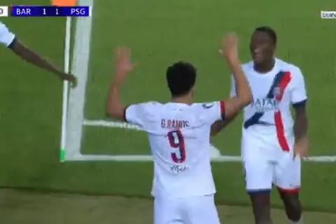 هدف باريس سان جيرمان الثاني أمام برشلونة (جونزالو راموس)