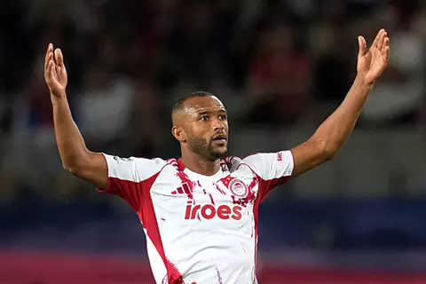 هدف أولمبياكوس الأول أمام برشلونة (أيوب الكعبي)