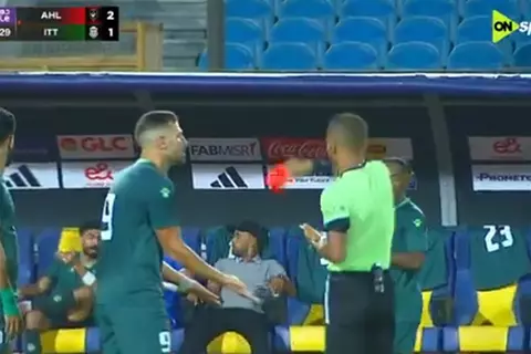 لحظة طرد كريم الديب لاعب الاتحاد السكندري أمام الأهلي