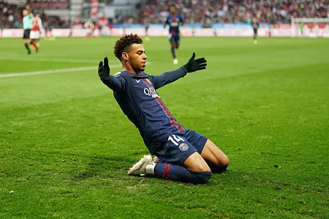 هدف باريس سان جيرمان الثالث أمام بريست (ديزيري دويه)