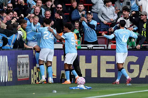 هدف مانشستر سيتي الأول أمام برينتفورد (هالاند)