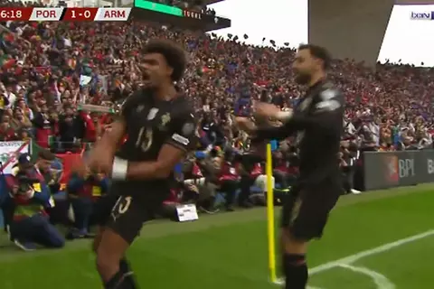 هدف البرتغال الأول أمام أرمينيا (ريناتو فيجا)