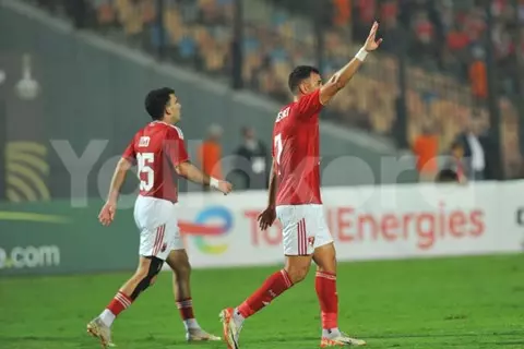 هدفا الأهلي أمام شبيبة القبائل في ثلاث دقائق