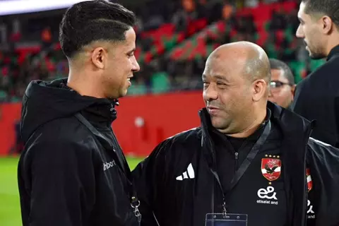 لقاء بين لاعبي الأهلي ورضا سليم لاعب الجيش الملكي