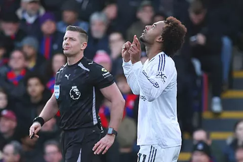 هدف مانشستر يونايتد الأول أمام كريستال بالاس (جوشوا زيركزي)