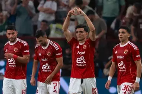 فرحة لاعبي الأهلي بهدف أشرف بنشرقي أمام الزمالك