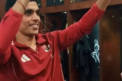 رقص أشرف بنشرقي وياسر إبراهيم وطاهر احتفالا بالفوز بكأس السوبر