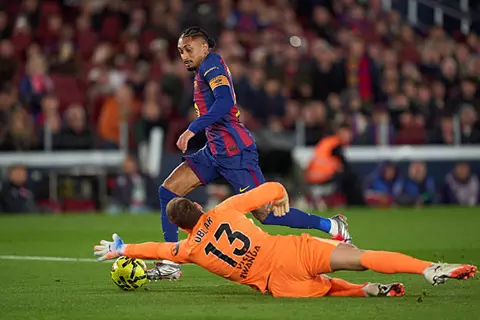 هدف برشلونة الأول أمام أتلتيكو مدريد (رافينيا)