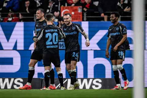 أهداف مباراة فرانكفورت وباير ليفركوزن