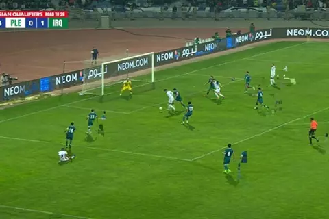 فرصة هدف من وسام أبو علي في مباراة فلسطين والعراق