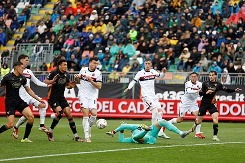 هدف بولونيا أمام فينيزيا