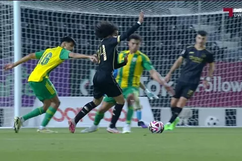 حمدي فتحي يتسبب فى ركلة جزاء وهدف في مباراة الوكرة والسد