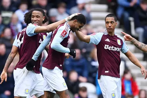 هدف أستون فيلا الأول أمام بريستون نورث (راشفورد)