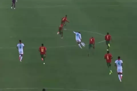 من قبل منتصف الملعب.. هدف مذهل من لاعب بوركينا فاسو أمام الكاميرون في أمم أفريقيا تحت 17