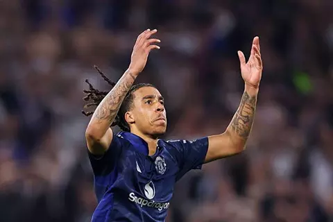 هدف مانشستر يونايتد الأول أمام ليون