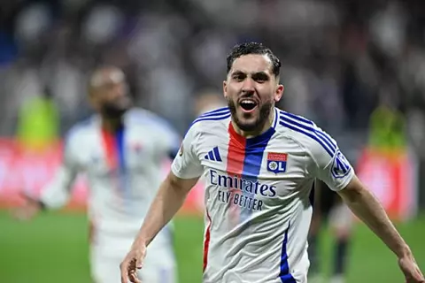 خطأ قاتل.. هدف ليون الثاني أمام مانشستر يونايتد