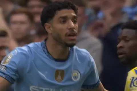 فرصة ضائعة من عمر مرموش أمام كريستال بالاس