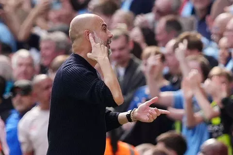 جوارديولا يرد على صافرات استهجان جماهير مانشستر سيتي بعد هدف مرموش