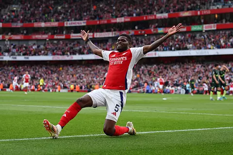 هدف أرسنال الأول أمام برينتفورد (توماس بارتي)