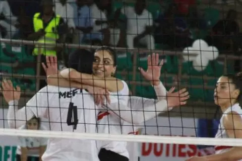 فرحة لاعبات الزمالك بعد التتويج ببطولة أفريقيا للطائرة