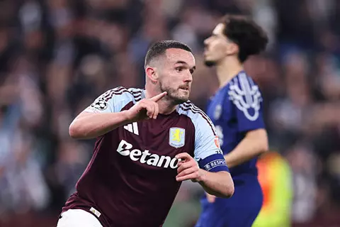 هدف أستون فيلا الثاني أمام باريس (جون ماكجين)