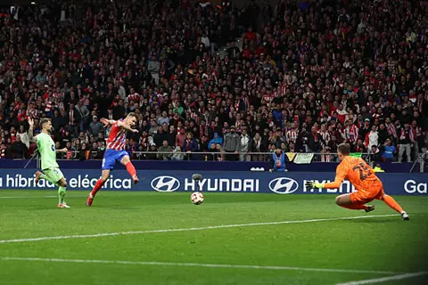 هدف ملغي لأتلتيكو مدريد أمام برشلونة