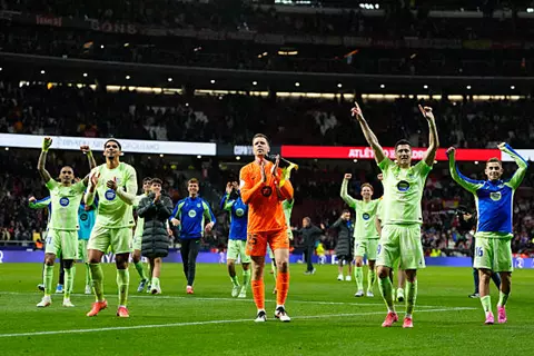 احتفال لاعبي برشلونة بالتأهل لنهائي كأس ملك إسبانيا