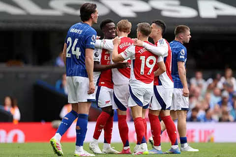 هدف أرسنال الأول أمام إيبسويتش تاون