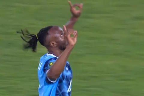 هدف بيراميدز الأول أمام أورلاندو (فيستون ماييلي)