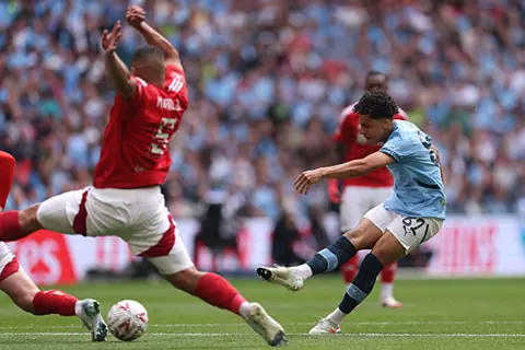 هدف مانشستر سيتي الأول أمام نوتينجهام (ريكو لويس)