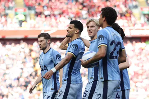 هدف توتنهام الأول أمام ليفربول (سولانكي)