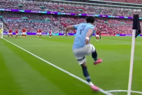 عمر مرموش يصنع هدف مانشستر سيتي الثاني أمام نوتينجهام