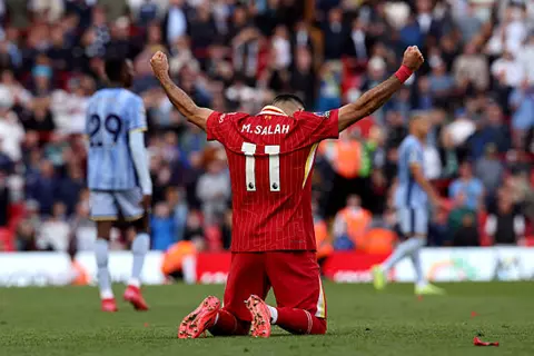 ملخص لمسات وهدف محمد صلاح أمام توتنهام