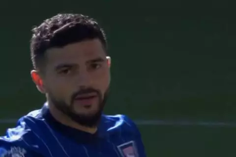 سام مرسي ينقذ مرماه من هدف أمام وولفرهامبتون