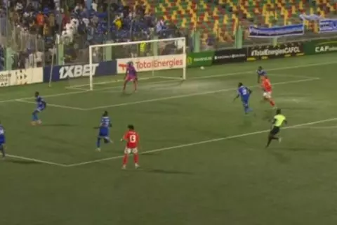 هجمة ضائعة من الأهلي أمام الهلال السوداني