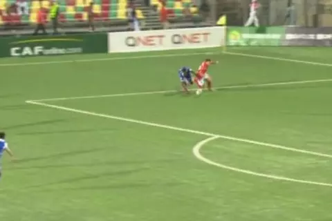 الأهلي يطالب بضربة جزاء أمام الهلال السوداني