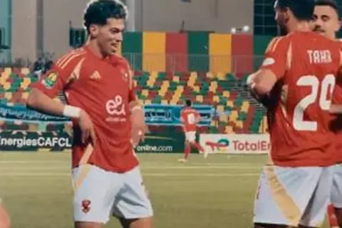 احتفال إمام عاشور وطاهر أمام الهلال السوداني