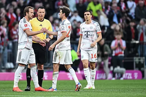 ممر شرفي لتوماس مولر في ظهوره الأخير مع بايرن ميونيخ