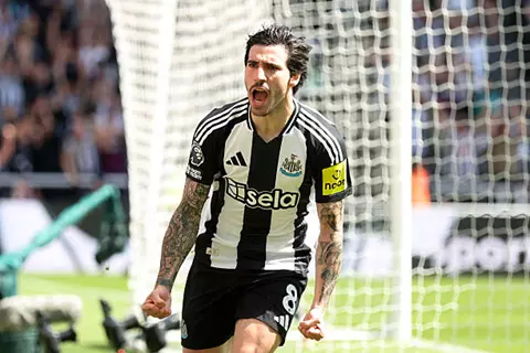 هدف نيوكاسل الأول أمام تشيلسي