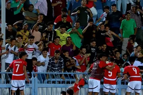 احتفالات لاعبي منتخب مصر بعد التأهل إلى كأس العالم للشباب 