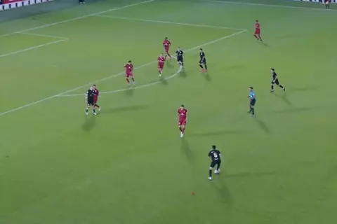 تسديدة قوية من تريزيجيه أمام الدحيل