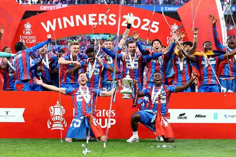 تتويج كريستال بالاس بطلا لكأس الاتحاد الإنجليزي للمرة الأولى في تاريخه