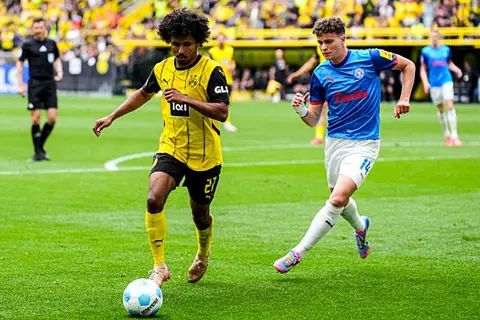 أهداف مباراة بروسيا دورتموند وهولشتاين كيل