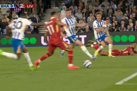 صلاح يهدر هدف أمام برايتون 