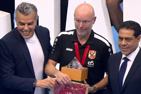 كرة يد.. الأهلي يكرم مادسن وفيصل وعادل بعد رحيلهم عن النادي